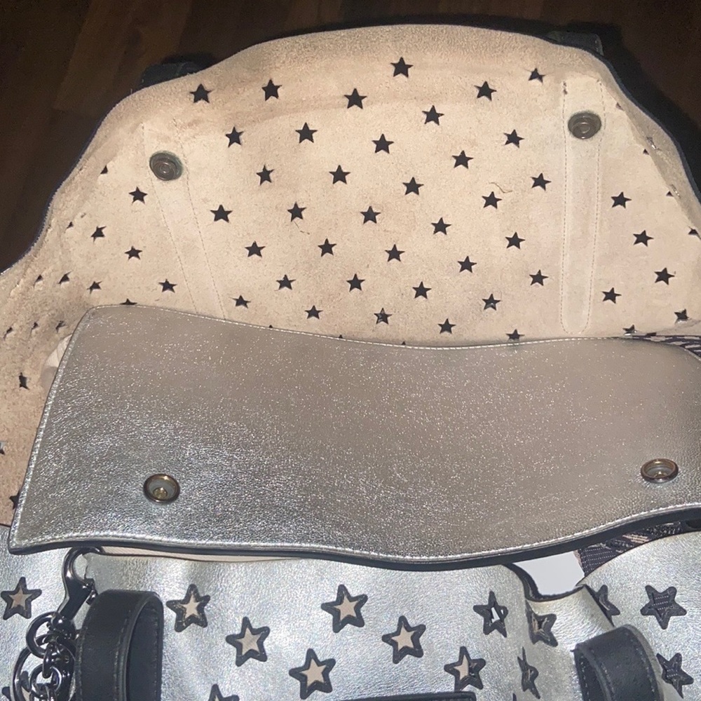 /traded/Jimmy Choo: Sofia, Pimlico Star ⭐️ Punching 🥊 Tote Bag Silver &Black - Picture 9 of 16